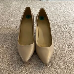 Beige heels